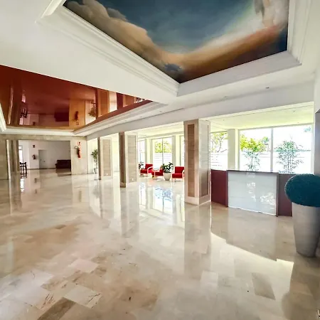Beachfront With Pool & Parking Lägenhet Marbella